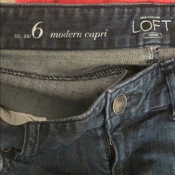 Size 6 Loft Modern Capri Jeans - Picture 3 of 3